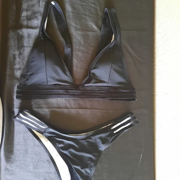 Women's size medium bikini swim wear - Picture 1 of 3